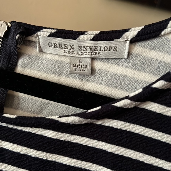 Green envelope Los Angeles bell sleeve top - Picture 2 of 5